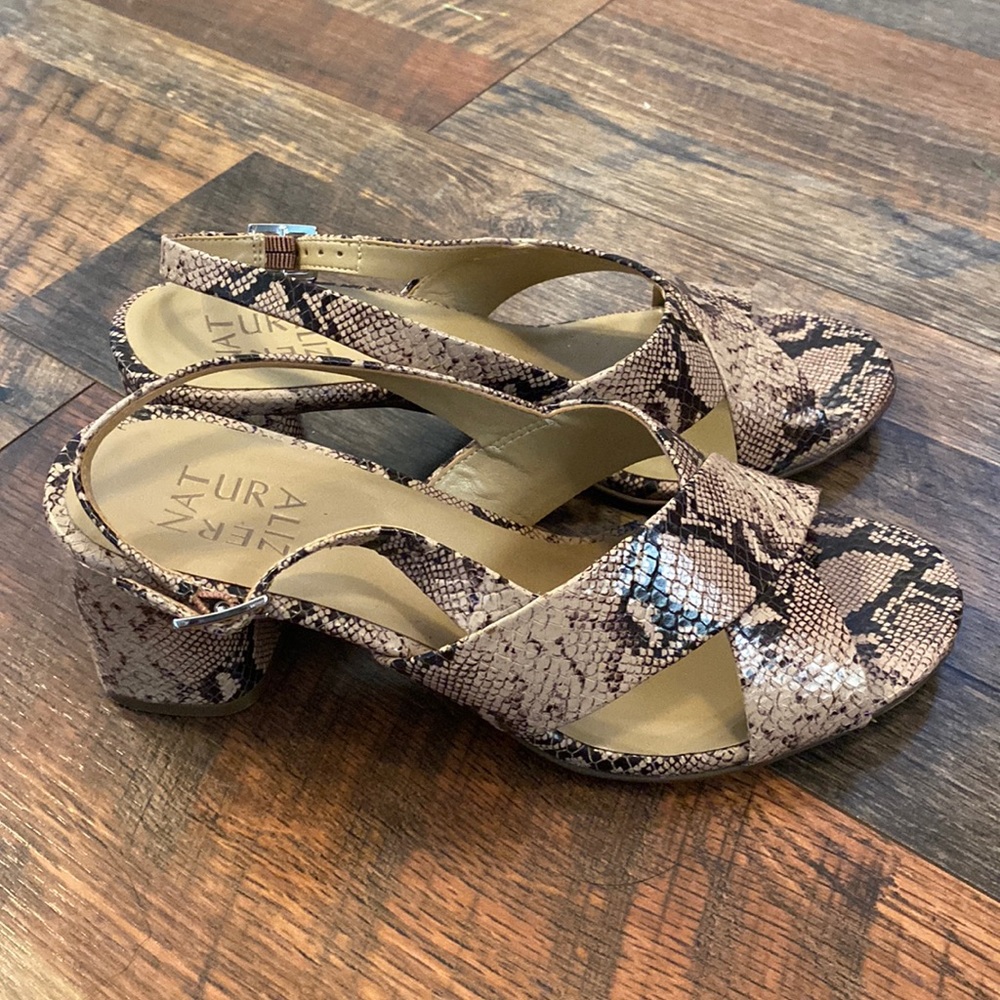 Naturalized snakeskin print heels size 7W